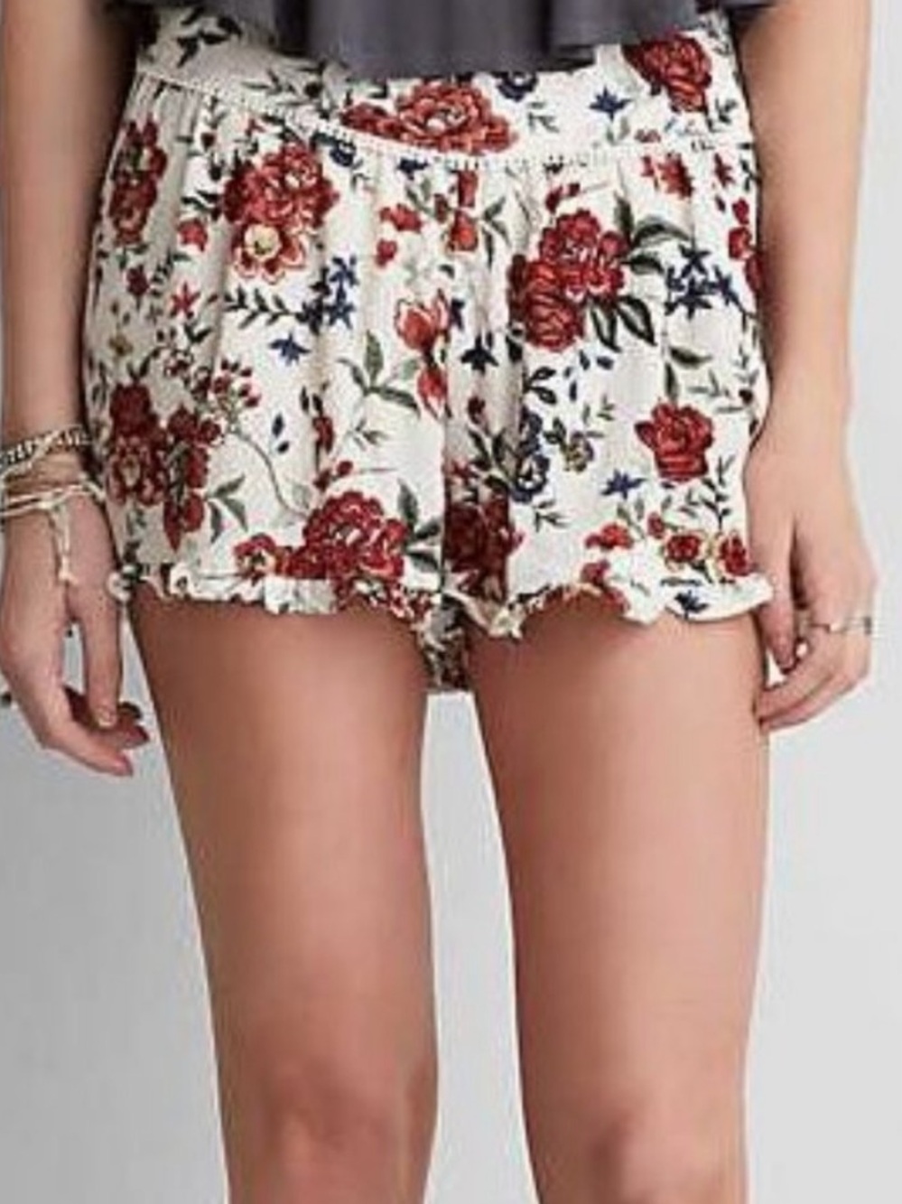 GUC American Eagle Floral Shorts(size medium)